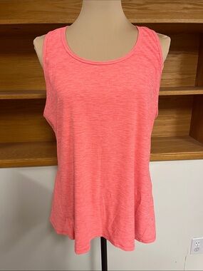 ⭐️3/$20 Old Navy Coral Pink Scoop Neck Tank Top with mesh detail on back